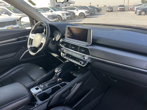 Certified 2022 Kia Telluride LX image 12