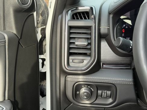 Used 2024 RAM 2500 Limited image 10