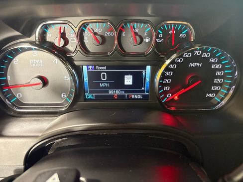 Used 2019 Chevrolet Suburban LT image 30