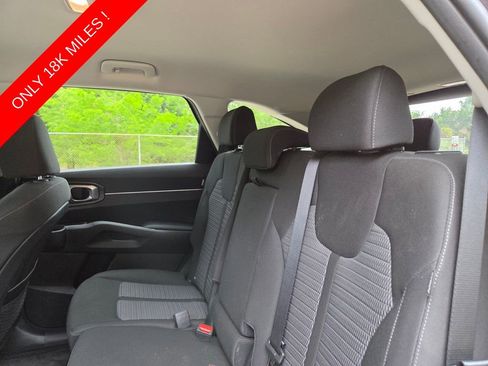 Used 2025 Kia Sorento LX FWD image 23