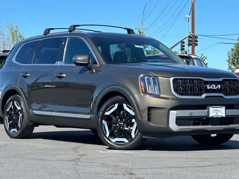Used 2023 Kia Telluride EX AWD/4WD image 2
