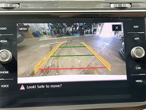 Used 2018 Volkswagen Tiguan SEL Premium AWD/4WD image 13