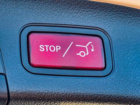 Used 2025 Mercedes-Benz GLA 250 4MATIC image 35