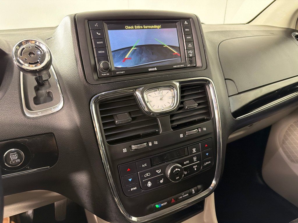 Used 2014 Chrysler Town & Country Touring-L FWD image 15
