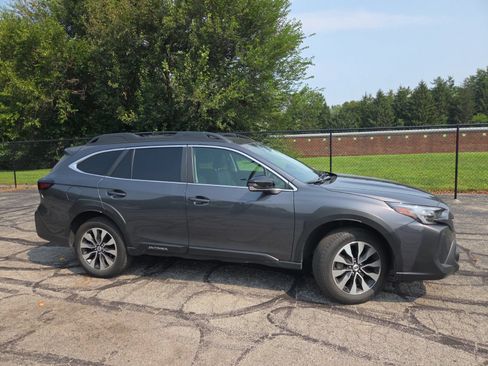 Used 2024 Subaru Outback Limited AWD/4WD image 2