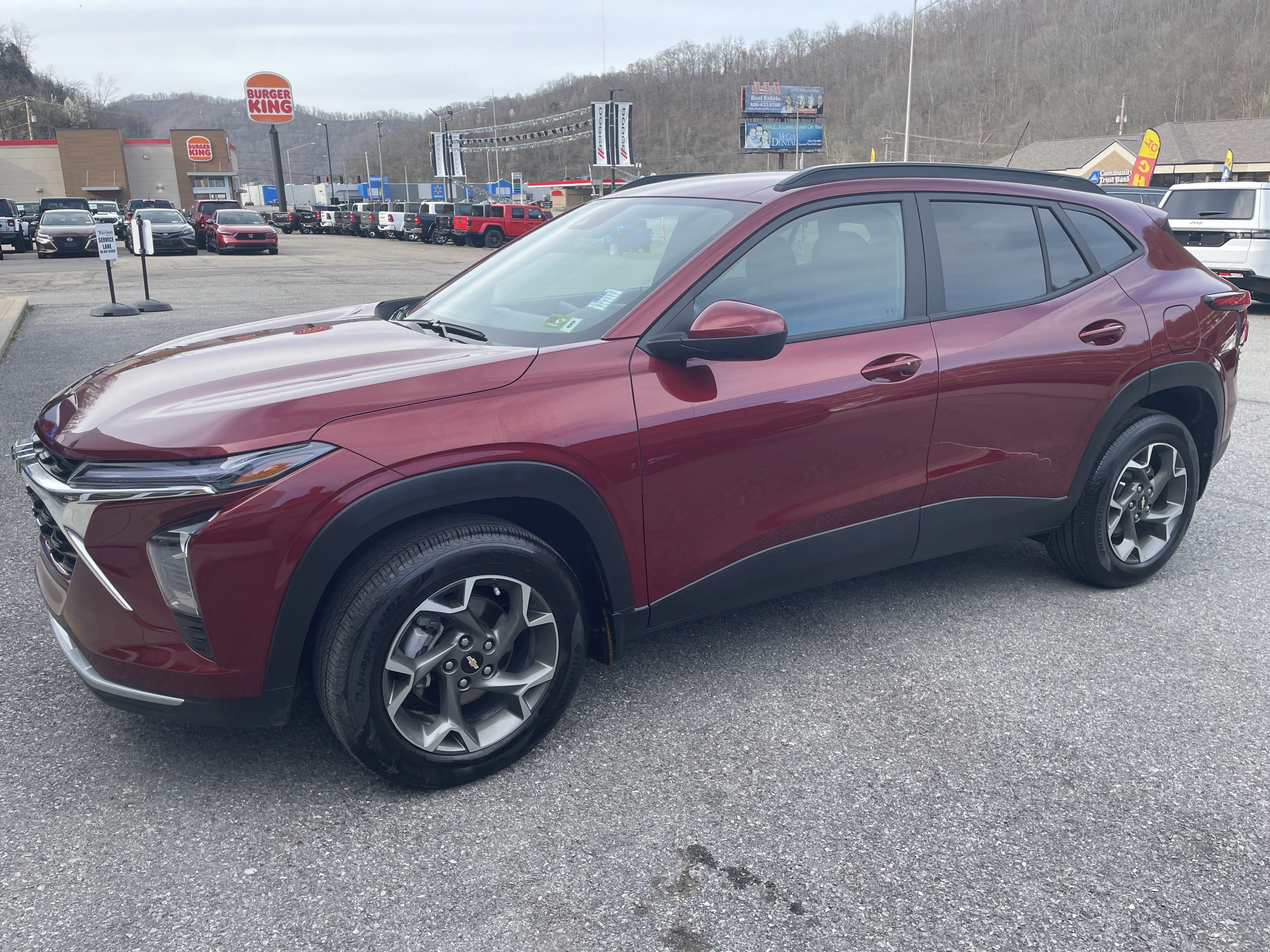 Used 2025 Chevrolet Trax LT w/ LT Convenience Package FWD image 7