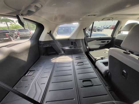 Used 2023 Honda Pilot Touring image 9