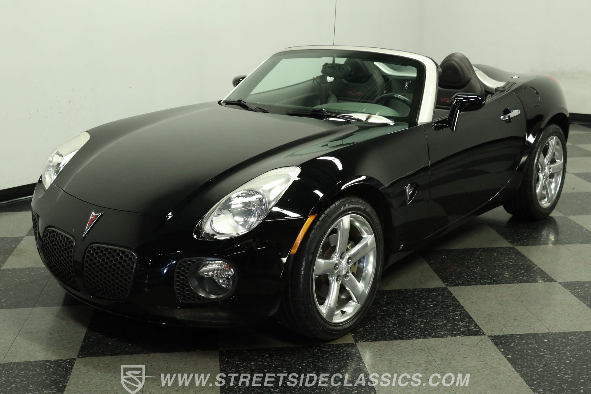 Used 2007 Pontiac Solstice GXP w/ Premium Package RWD image 18