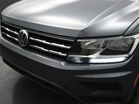Used 2021 Volkswagen Tiguan SE image 19
