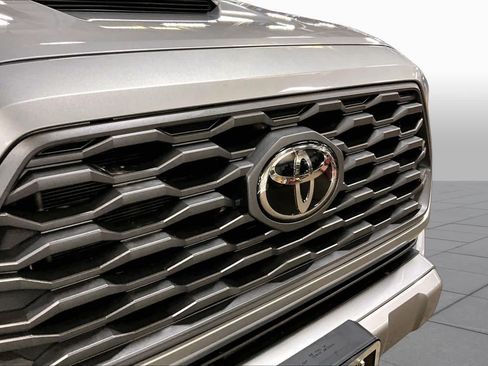 Used 2020 Toyota Tacoma TRD Sport w/ Technology Package AWD/4WD image 28