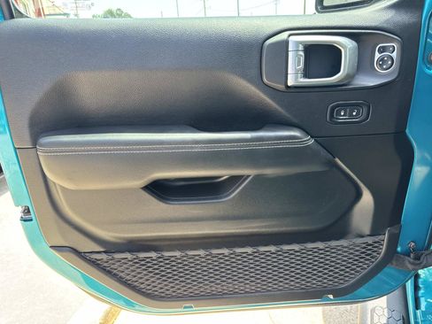 Used 2020 Jeep Wrangler Unlimited Sahara AWD/4WD image 18