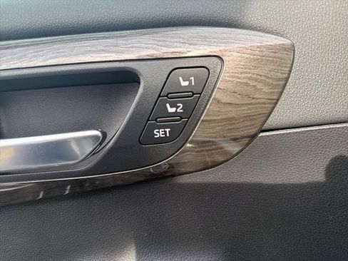 Used 2023 Toyota Highlander Limited image 10