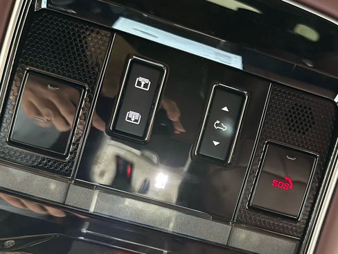 Used 2024 Land Rover Range Rover Long Wheelbase Autobiography image 39