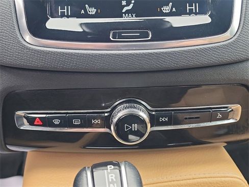 Used 2018 Volvo XC90 T6 Momentum w/ Momentum Plus Package image 26