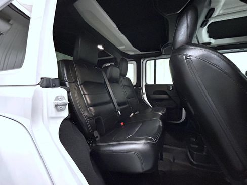Used 2019 Jeep Wrangler Unlimited Sahara AWD/4WD image 18