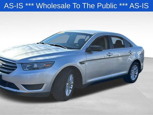 Used 2015 Ford Taurus SE image 3