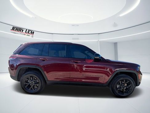 New 2025 Jeep Grand Cherokee Altitude image 2