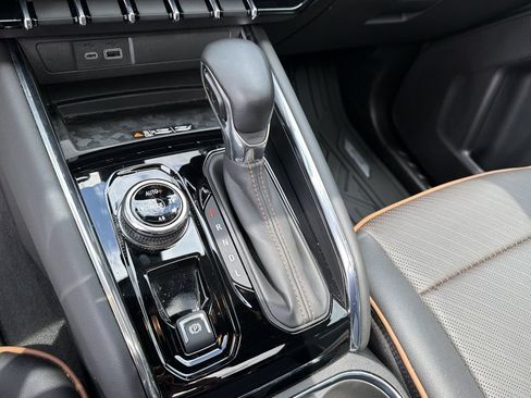 Certified 2025 GMC Canyon AT4 w/ Nightfall Edition AWD/4WD image 31