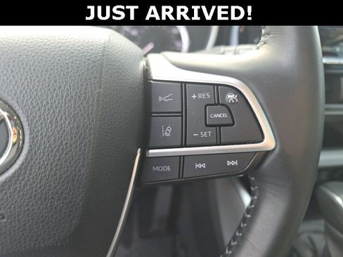 Used 2024 Toyota Highlander XLE image 16