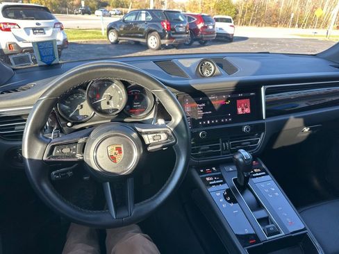 Used 2023 Porsche Macan image 14