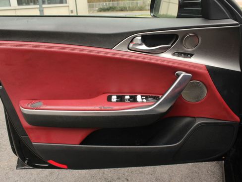 Used 2018 Kia Stinger GT2 image 15