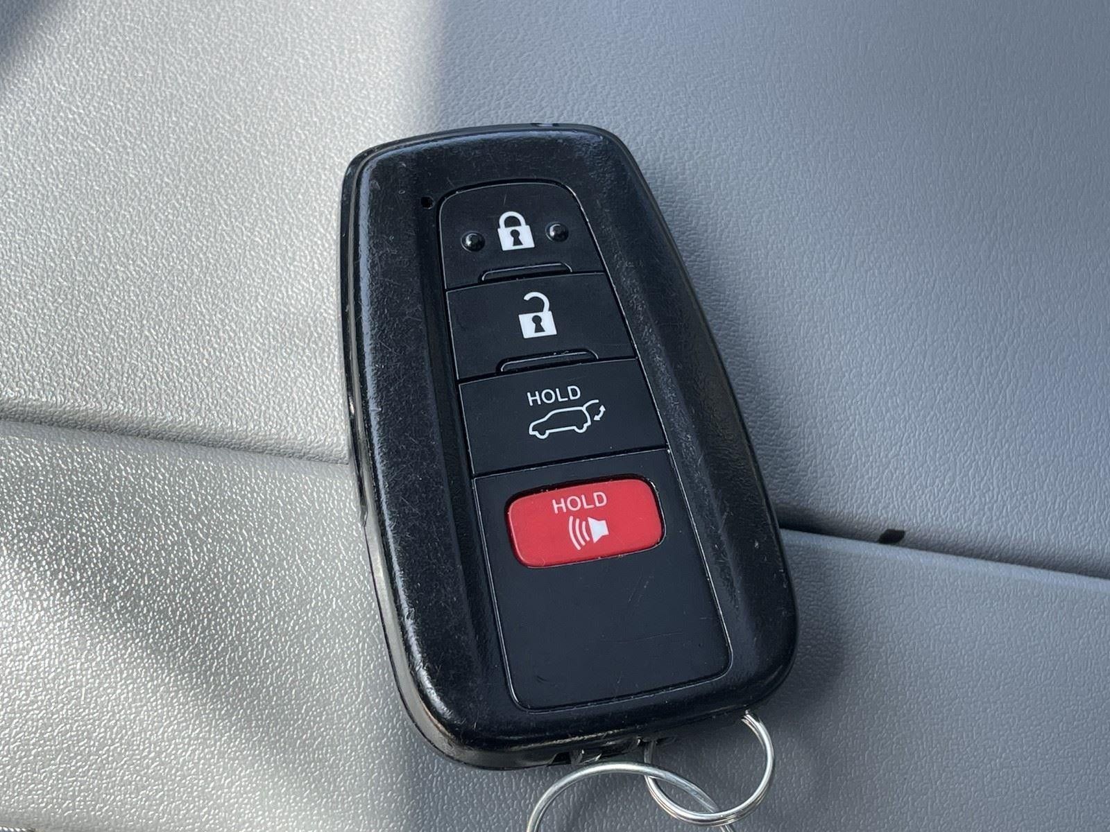 Used 2020 Toyota Highlander Limited FWD image 29
