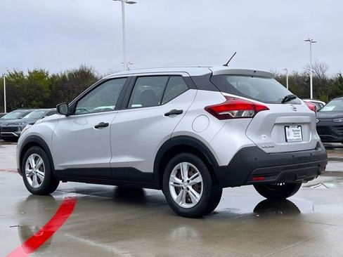 Used 2020 Nissan Kicks S image 4