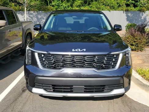 Used 2025 Kia Sorento LX FWD image 2