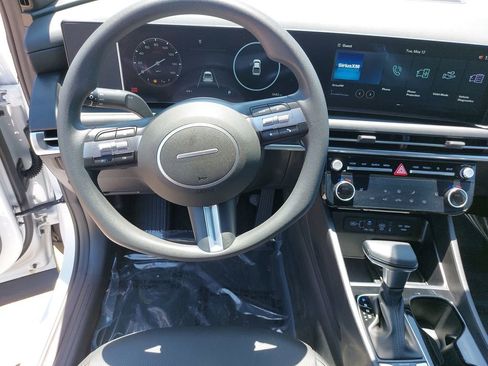 Certified 2025 Hyundai Santa Cruz SEL FWD image 17