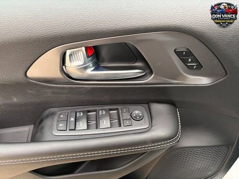 New 2026 Chrysler Pacifica Select w/ S Appearance Package image 10