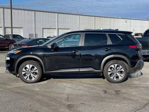 Used 2023 Nissan Rogue SV image 4