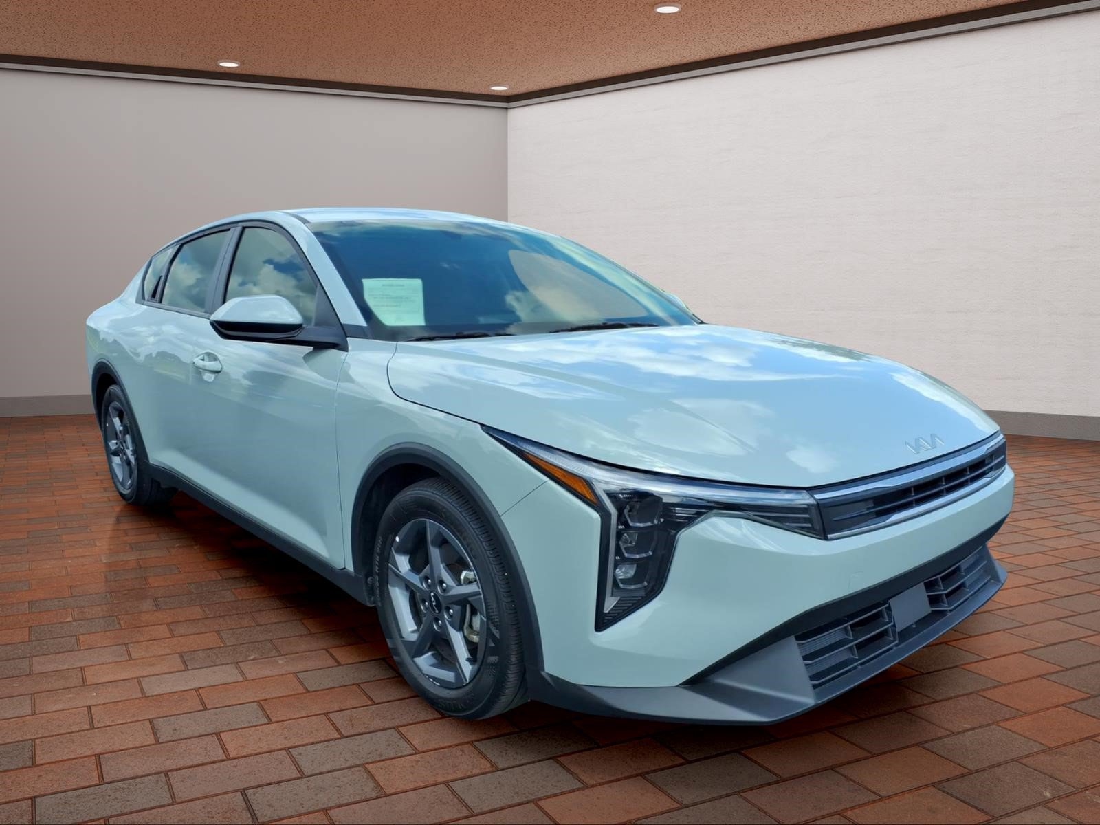 Used 2025 Kia K4 FWD image 2