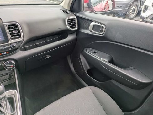 Used 2022 Hyundai Venue SE w/ Cargo Package FWD image 17