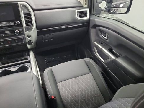 Used 2024 Nissan Titan SV w/ SV Convenience Package RWD image 16