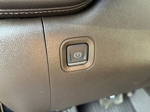Used 2022 Chevrolet Silverado 1500 LTZ AWD/4WD image 20