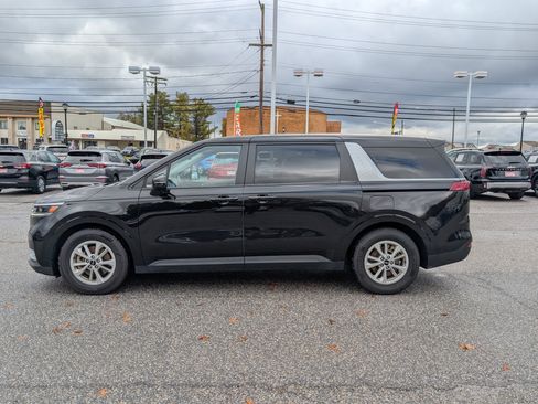 Used 2024 Kia Carnival LX image 6