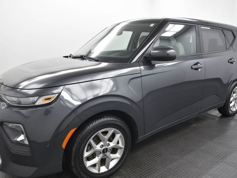 Used 2022 Kia Soul LX w/ Technology Package image 5