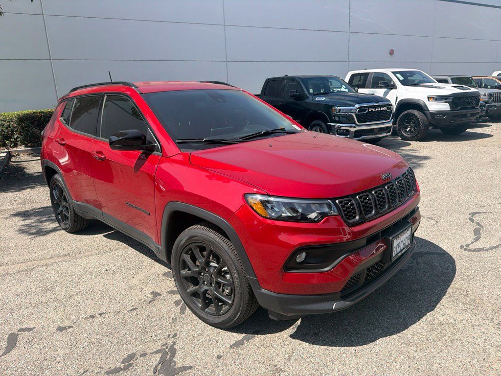 Used 2026 Jeep Compass Latitude AWD/4WD image 7