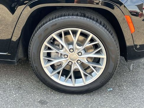 Used 2022 Jeep Grand Cherokee Summit AWD/4WD image 6