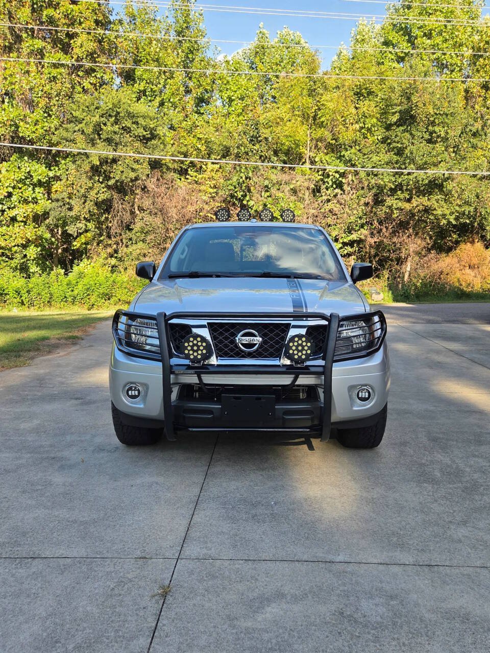 Used 2017 Nissan Frontier SV w/ SV Value Truck Package AWD/4WD image 2