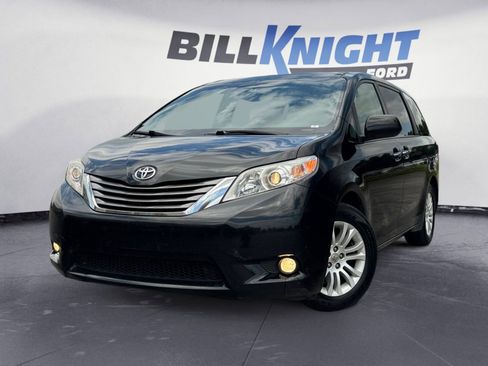 Used 2015 Toyota Sienna XLE FWD image 1