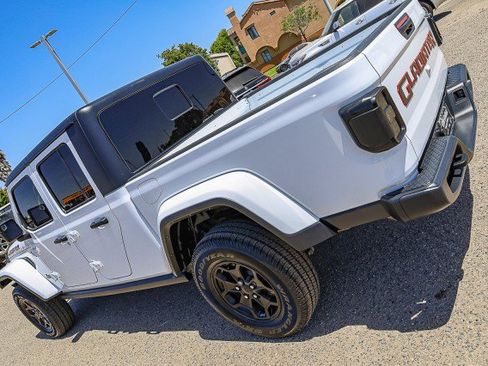 Used 2022 Jeep Gladiator Sport image 8