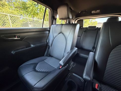 Used 2025 Toyota Highlander XSE AWD/4WD image 42