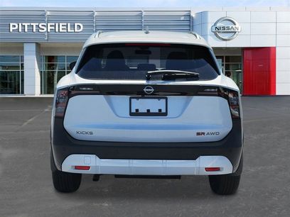 New 2025 Nissan Kicks SR