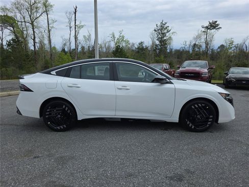 New 2026 Nissan Sentra SR w/ Floor Mat Package FWD image 4
