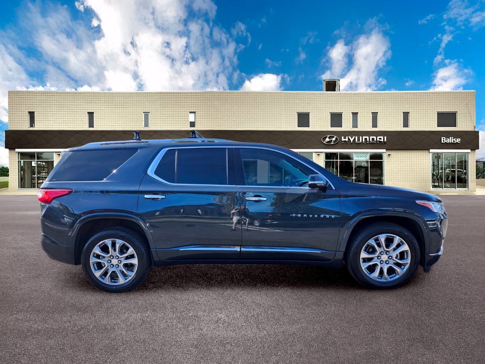 Used 2019 Chevrolet Traverse Premier w/ LPO, Floor Liner Package AWD/4WD image 2