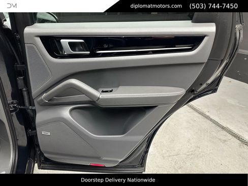 Used 2021 Porsche Cayenne image 34