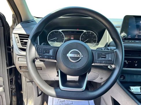 Used 2024 Nissan Rogue S FWD image 11