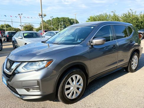 Used 2020 Nissan Rogue S FWD image 17