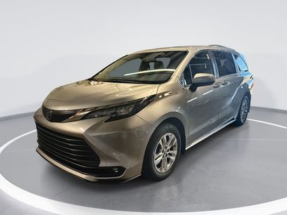 New 2025 Toyota Sienna XLE w/ XLE Plus Package